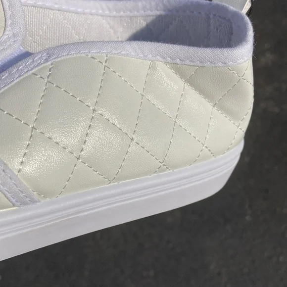 Betty Boop Slide On Sneakers - Picture 7 of 9